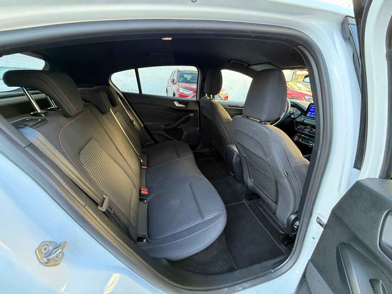 Ford Focus 1.0 Ecoboost MHEV 92kW ST-Line - Foto 6