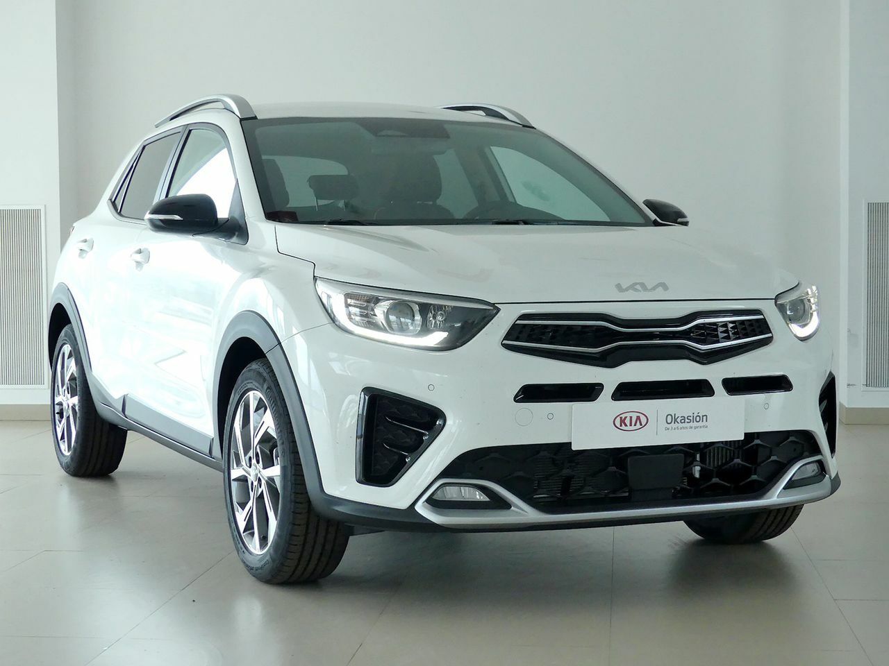 kia stonic 2023 / foto grande (2)