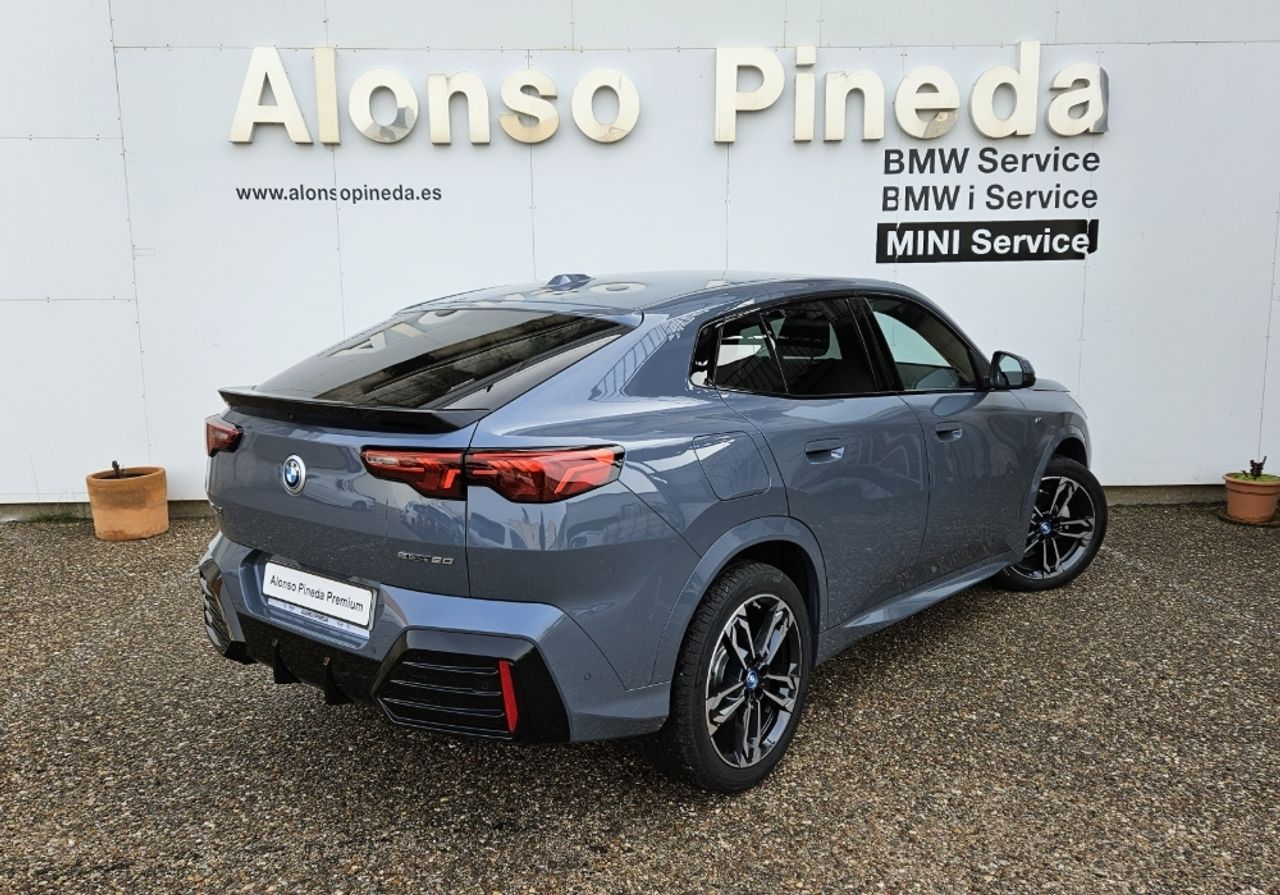 BMW iX2 20 eDrive M Sport - foto 2