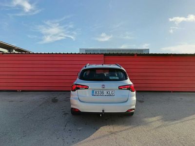 Fiat Tipo 1.4 T-JET LOUNGE 5P