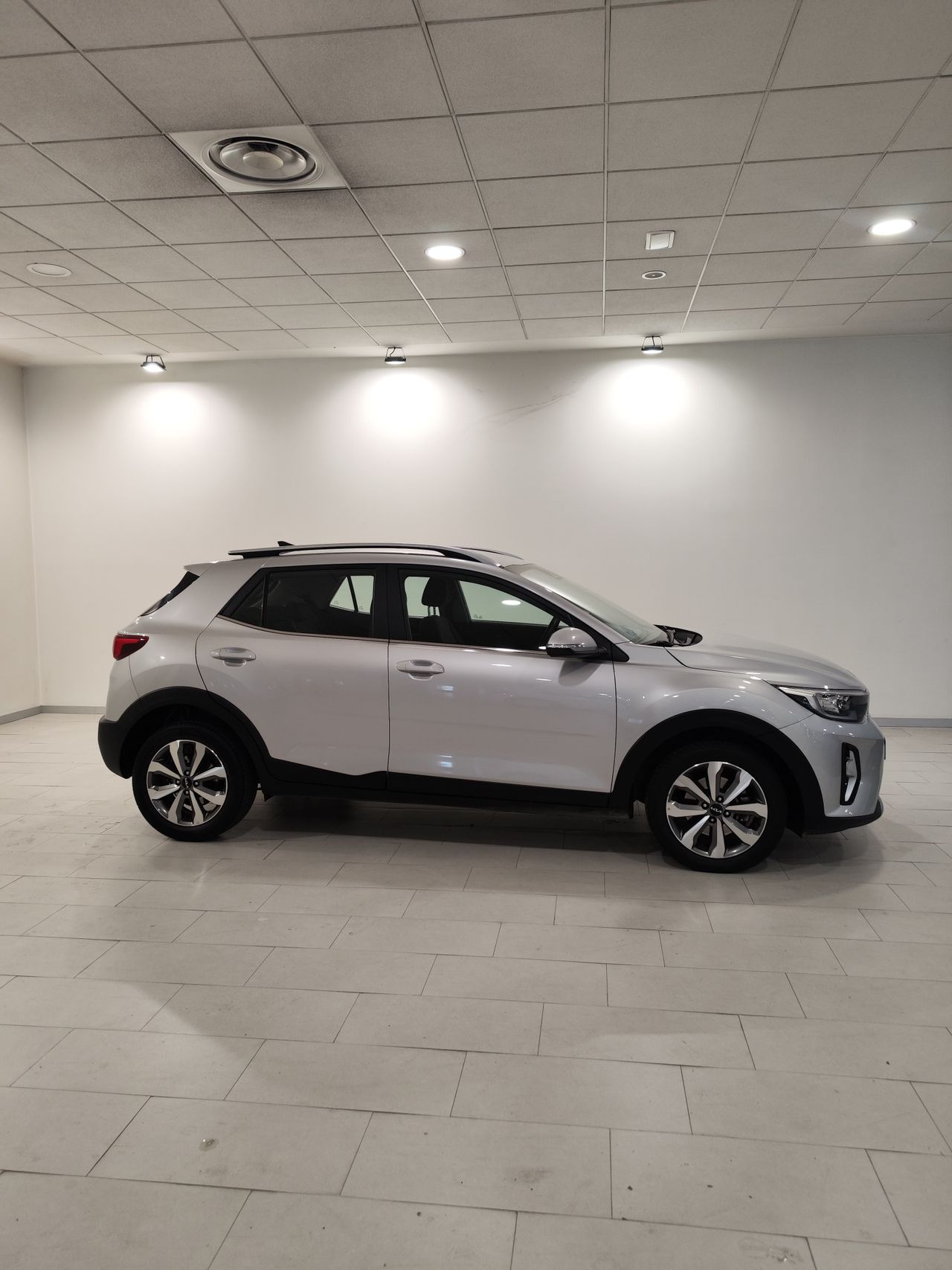 kia stonic 2022 / foto grande (2)