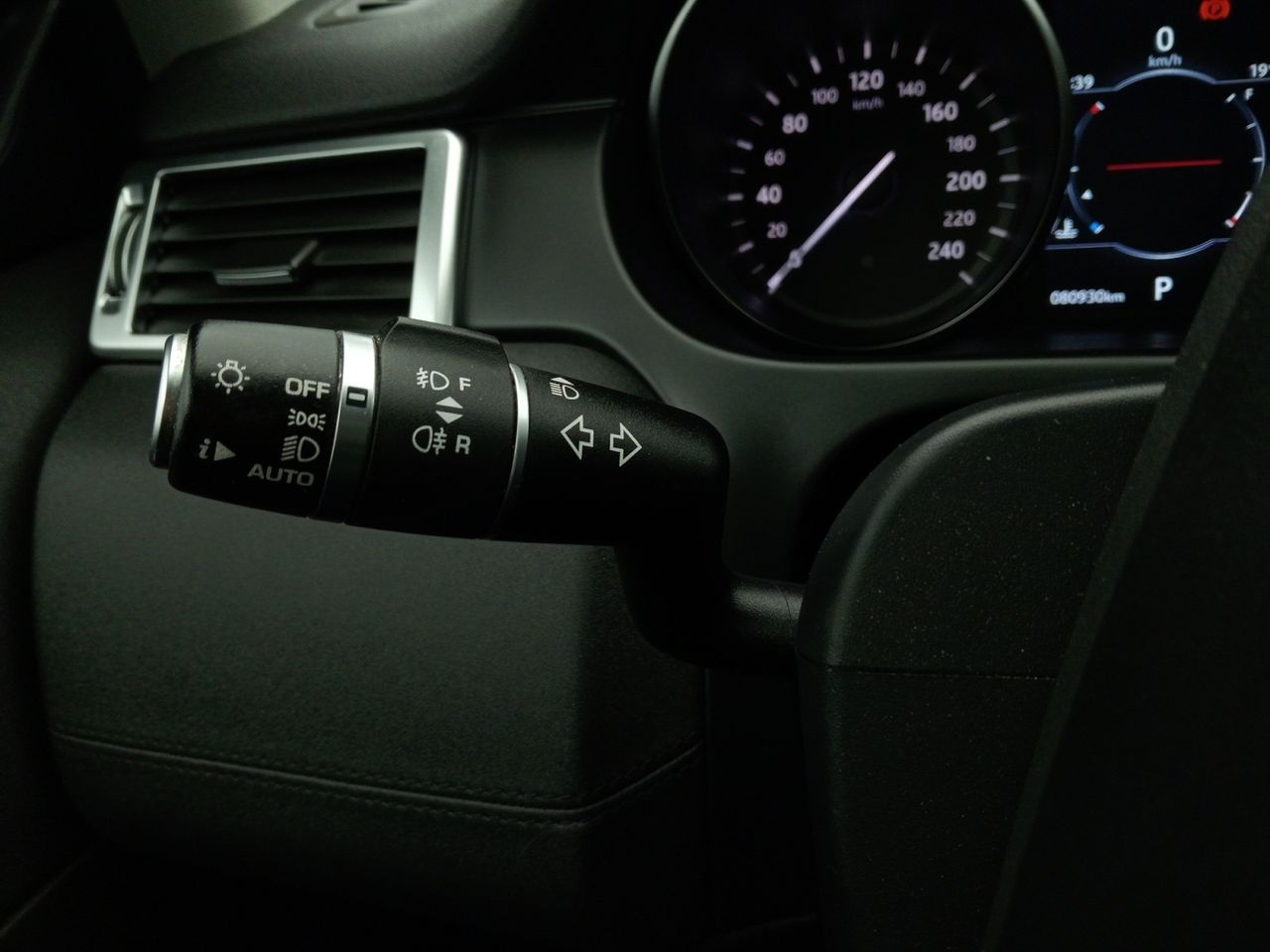 Land-Rover Discovery Sport 2.0L TD4 110kW (150CV) 4x4 HSE - foto 19