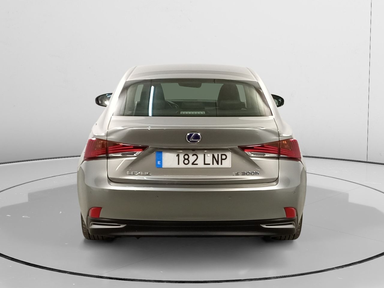 lexus is 2021 / foto grande (3)
