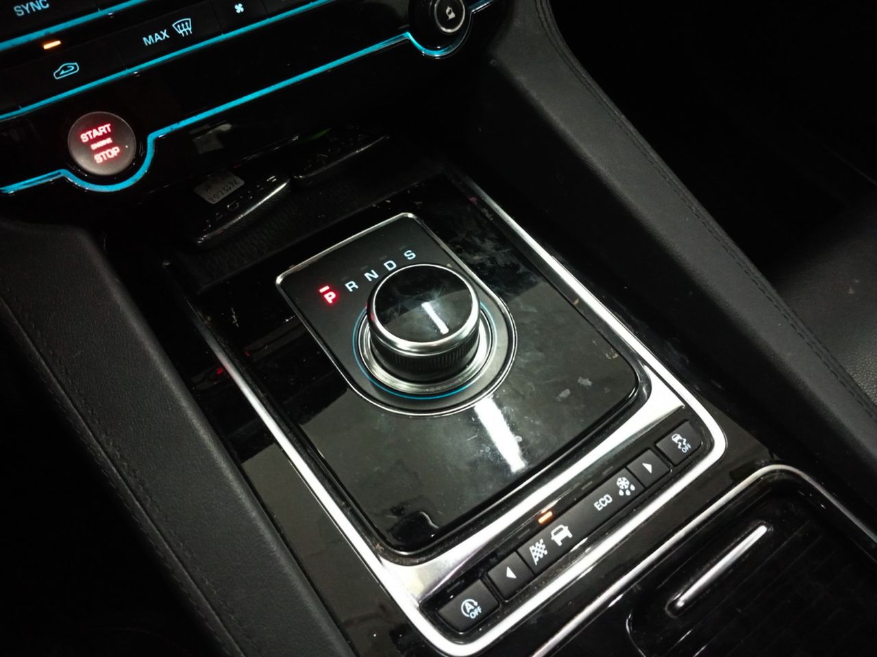 Jaguar F-Pace 20d Pure AWD - foto 13