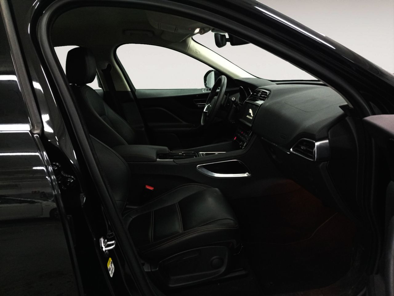 Jaguar F-Pace 20d Pure AWD - foto 11