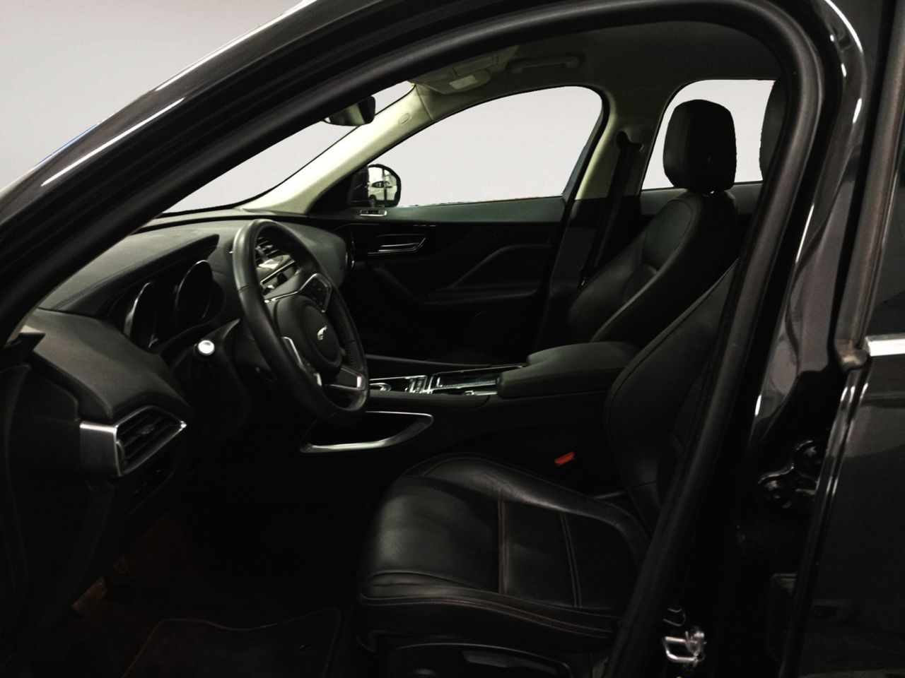 Jaguar F-Pace 20d Pure AWD - foto 9