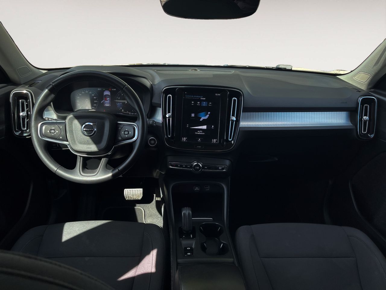 Volvo XC40 Momentum Pro 2WD - foto 6