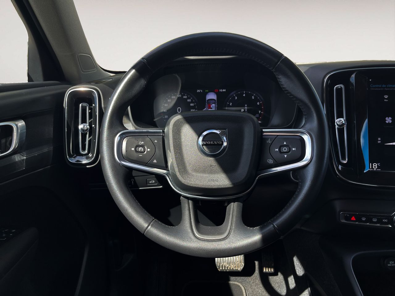 Volvo XC40 Momentum Pro 2WD - foto 7