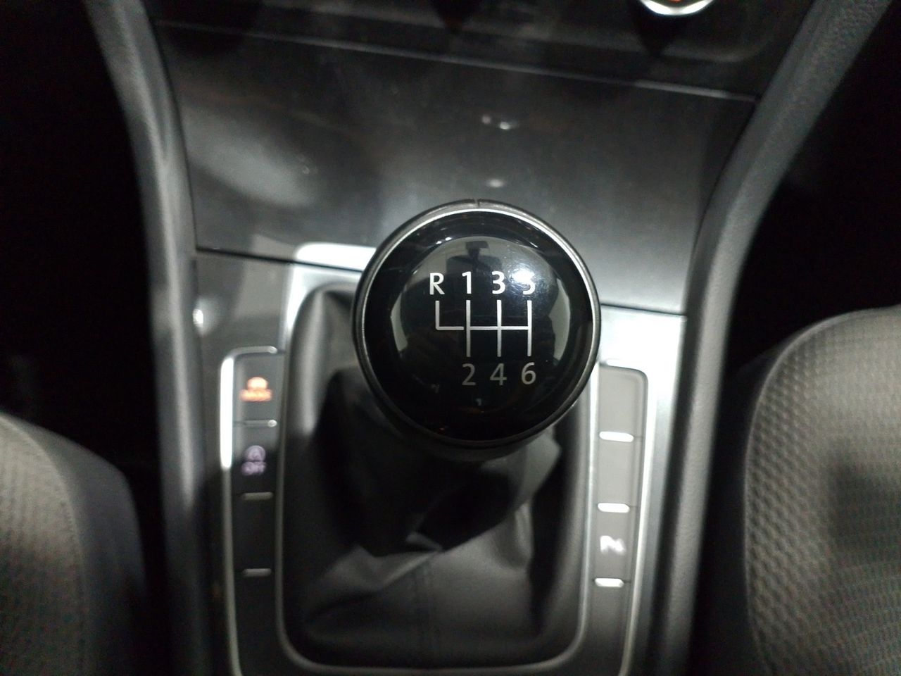 Volkswagen Golf Advance - foto 14