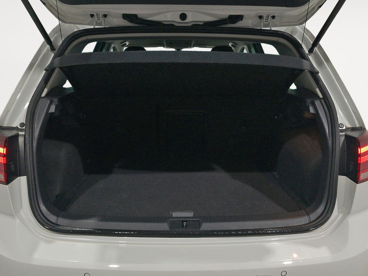 Volkswagen Golf Advance - foto 12