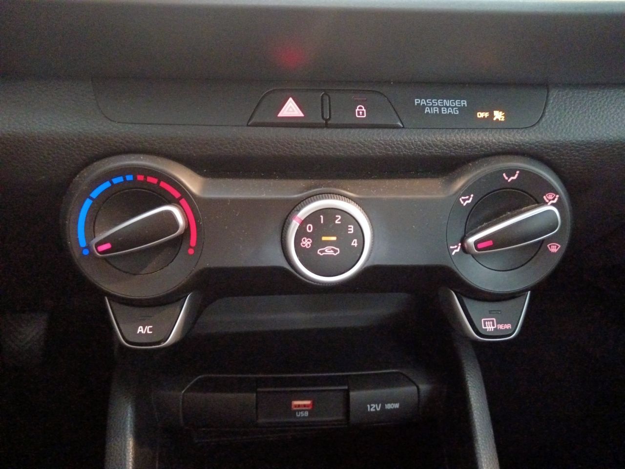 Kia Stonic Concept - foto 17