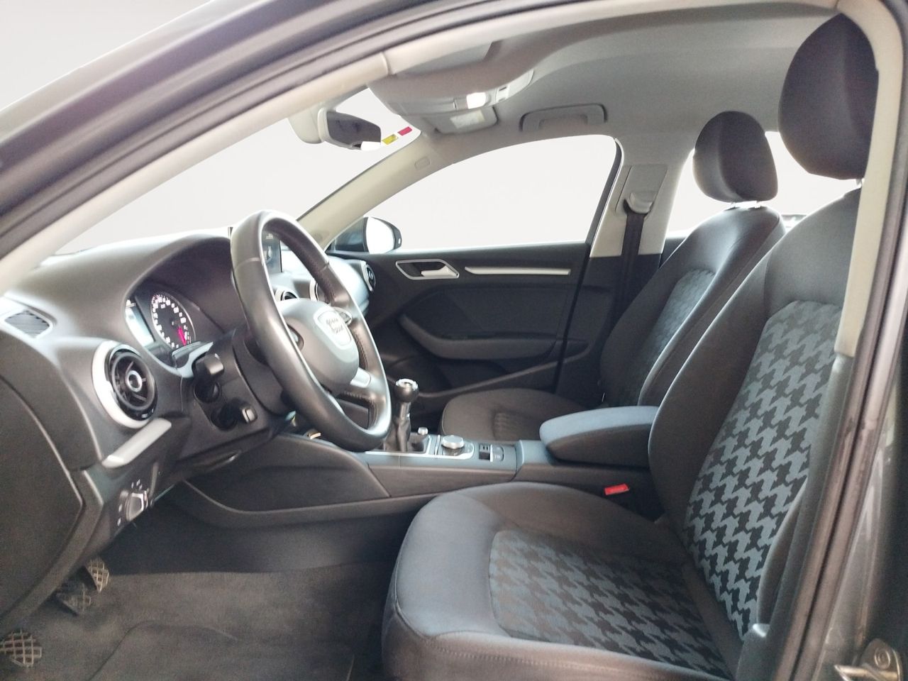 Audi A3 attraction - foto 8