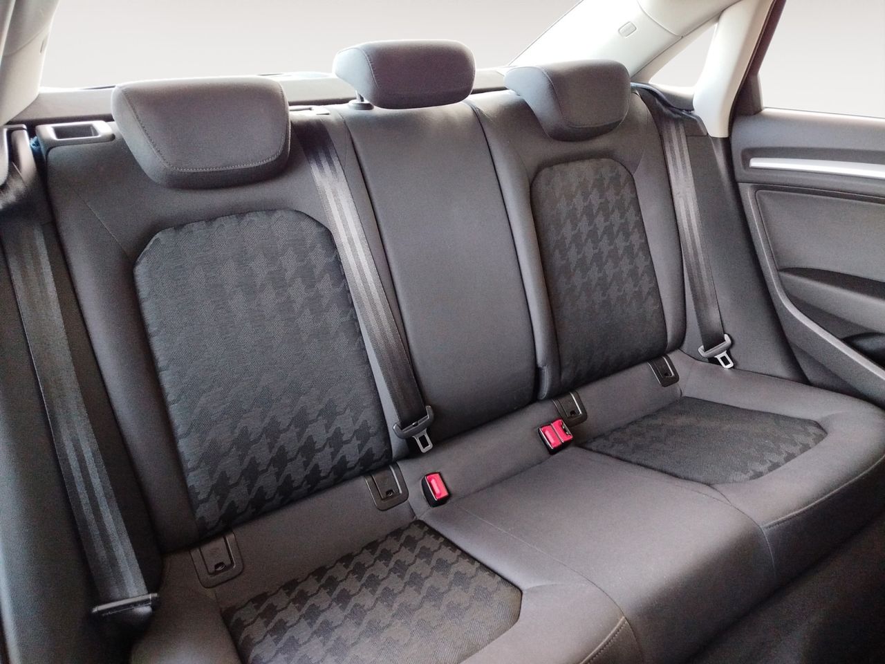 Audi A3 attraction - foto 9