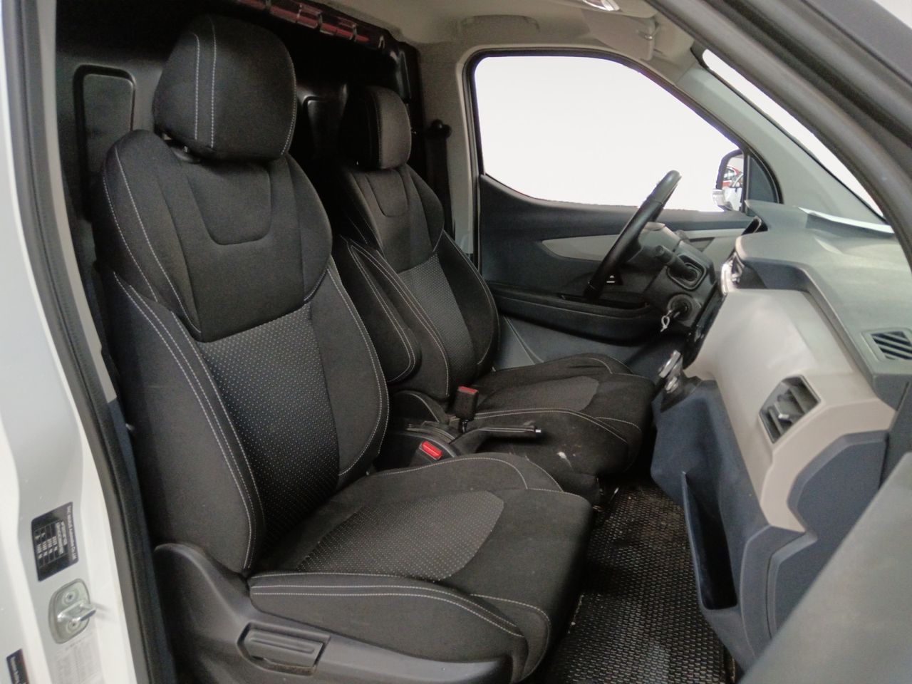 Maxus eDeliver 3 SWB 50kWh - foto 9