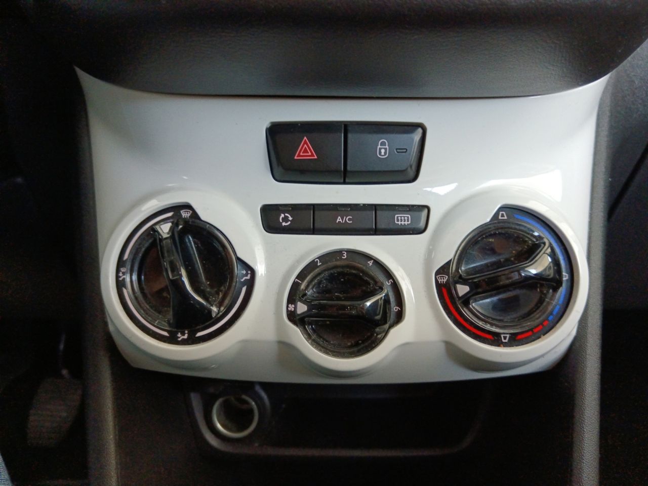 Peugeot 208 Access - foto 17