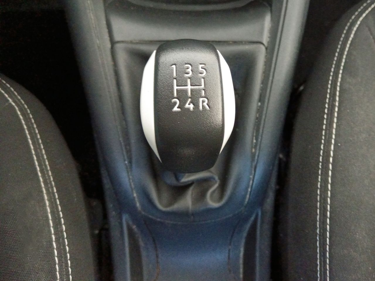 Peugeot 208 Access - foto 13