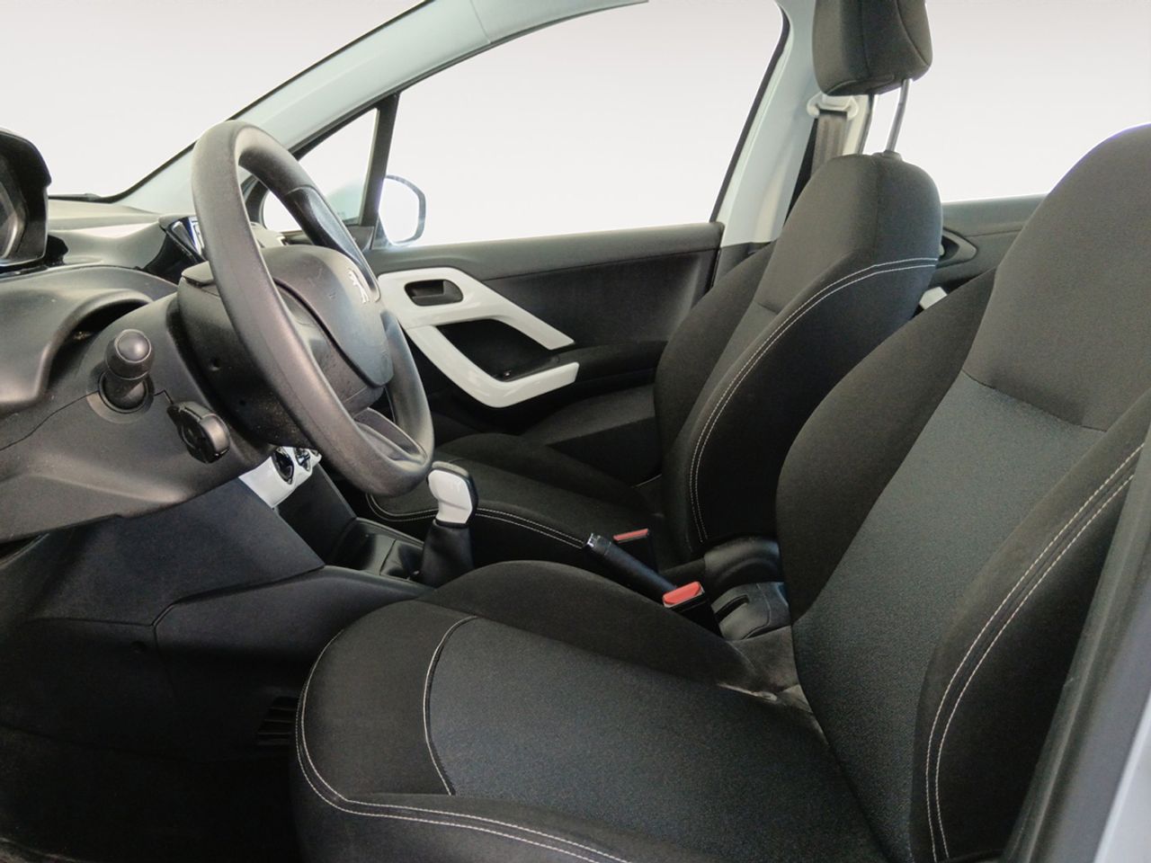 Peugeot 208 Access - foto 9