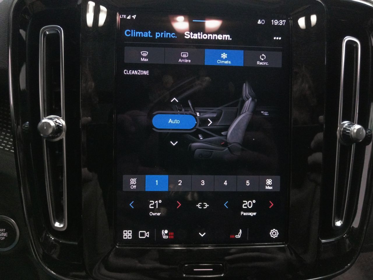 Volvo XC40 B3 Plus Dark 2WD - foto 21