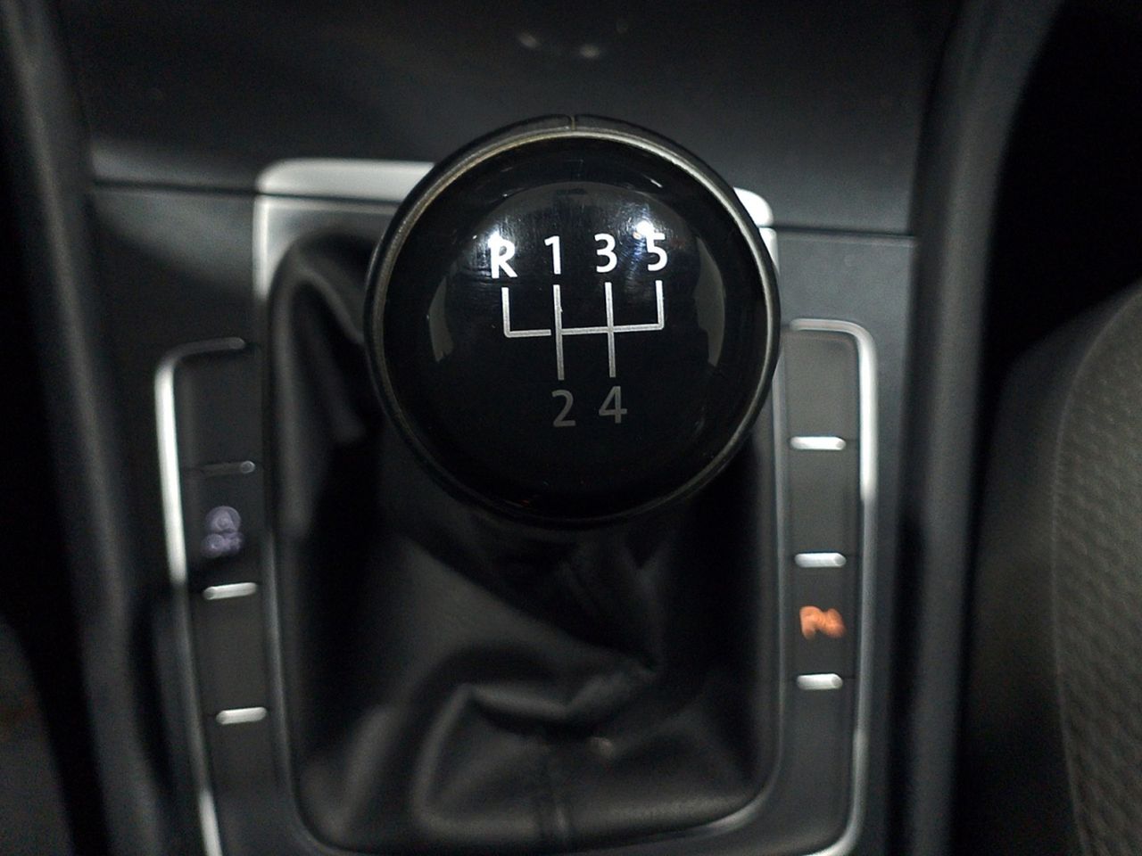 Volkswagen Golf Advance - foto 12