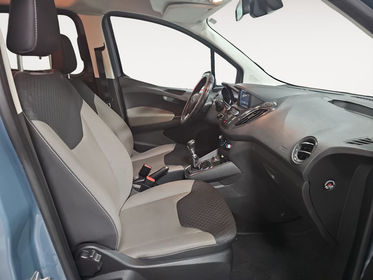 Ford Tourneo Courier Titanium - foto 11