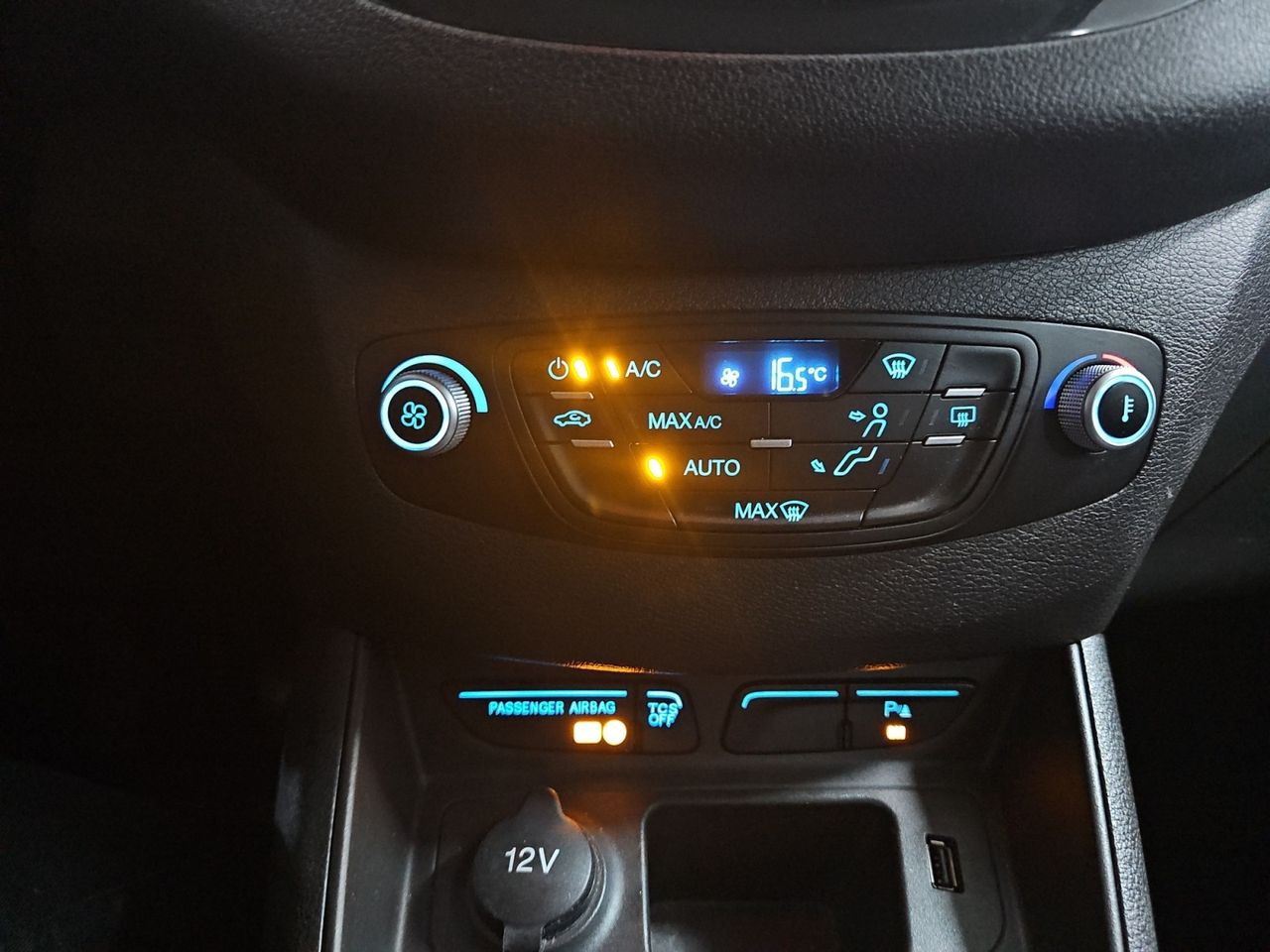 Ford Tourneo Courier Titanium - foto 20