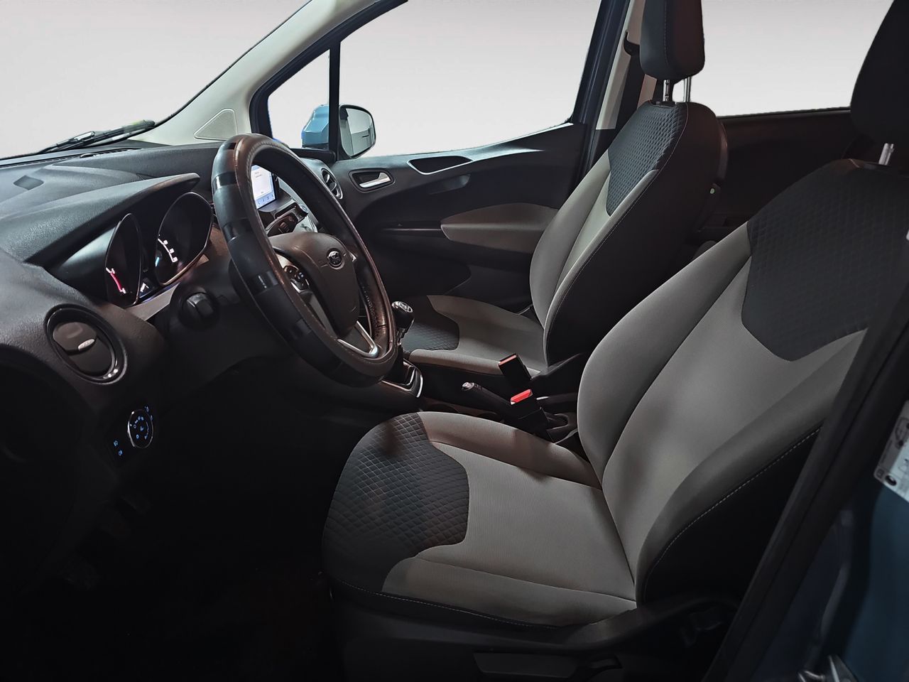 Ford Tourneo Courier Titanium - foto 9