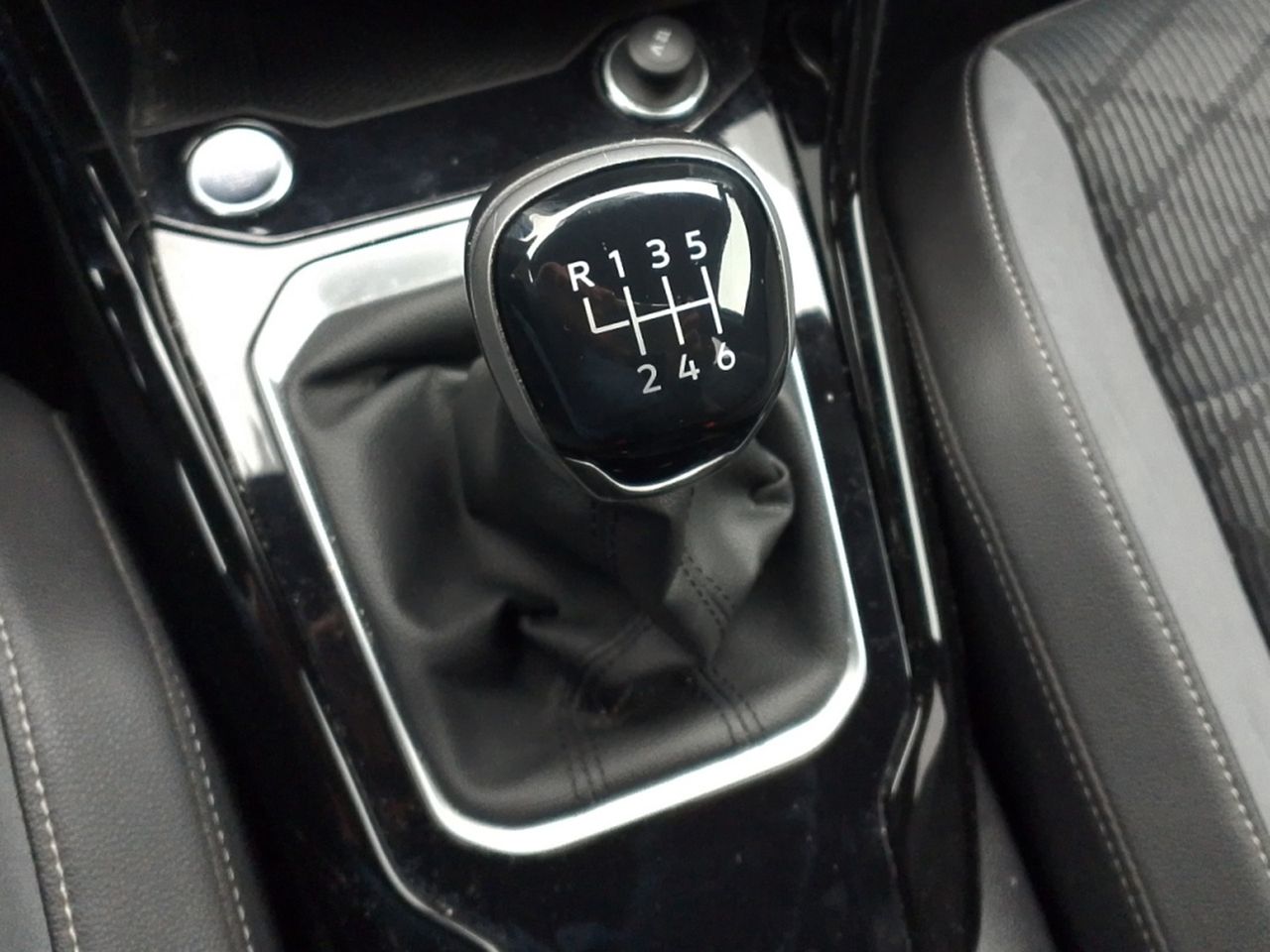 Volkswagen T-Roc R-Line - foto 12