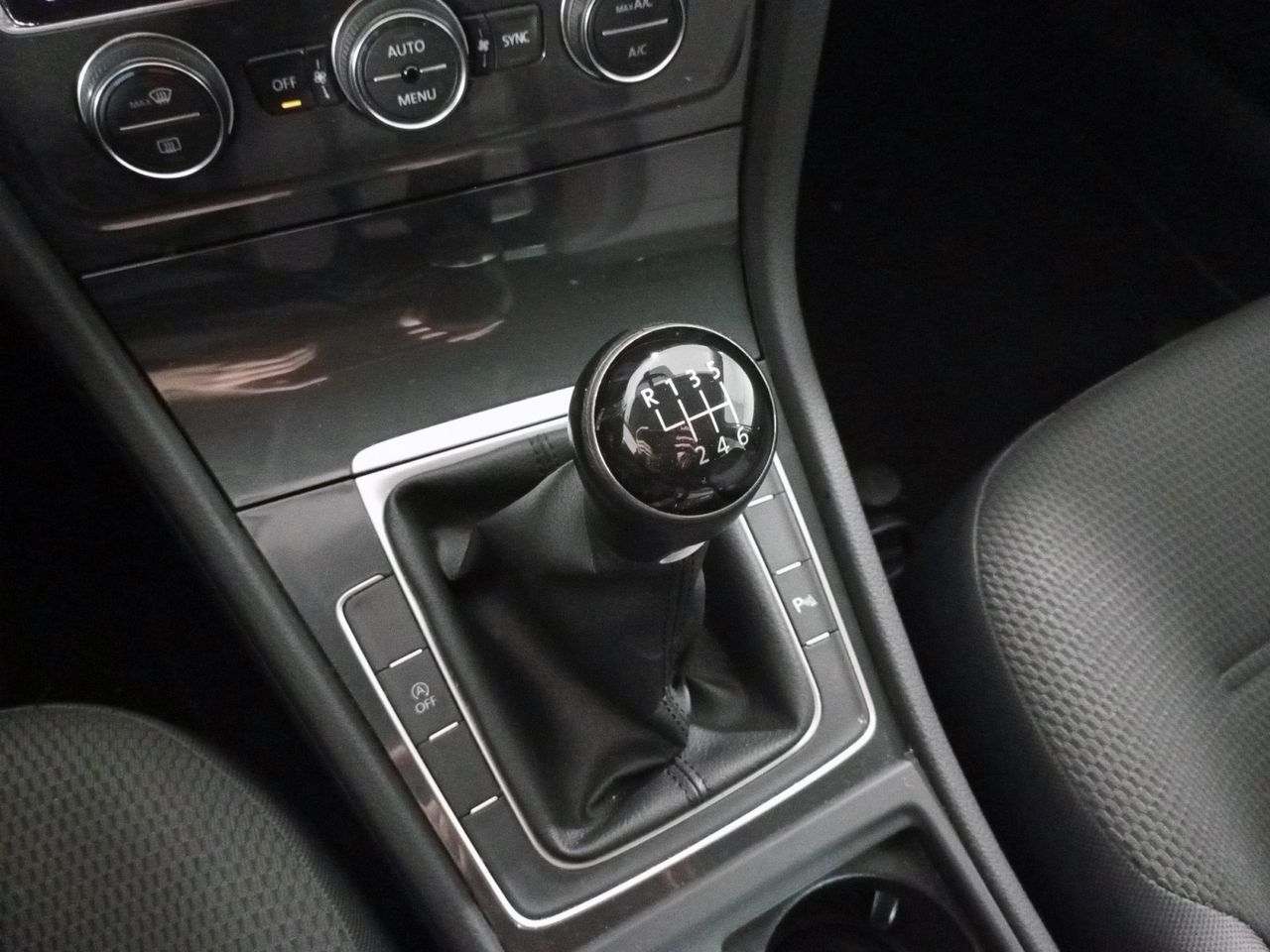 Volkswagen Golf Advance - foto 13