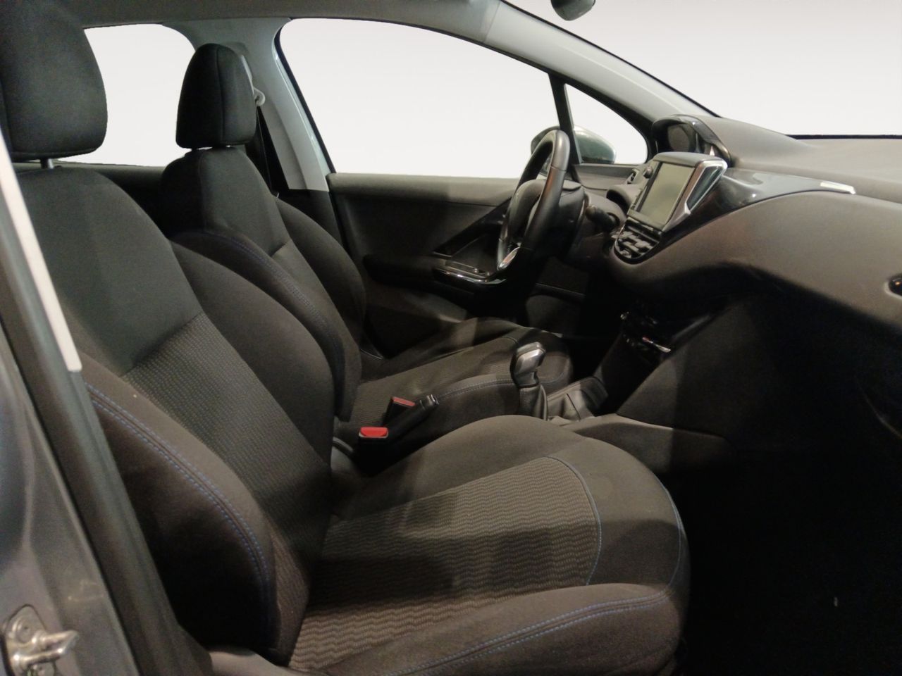 Peugeot 208 Signature - foto 11