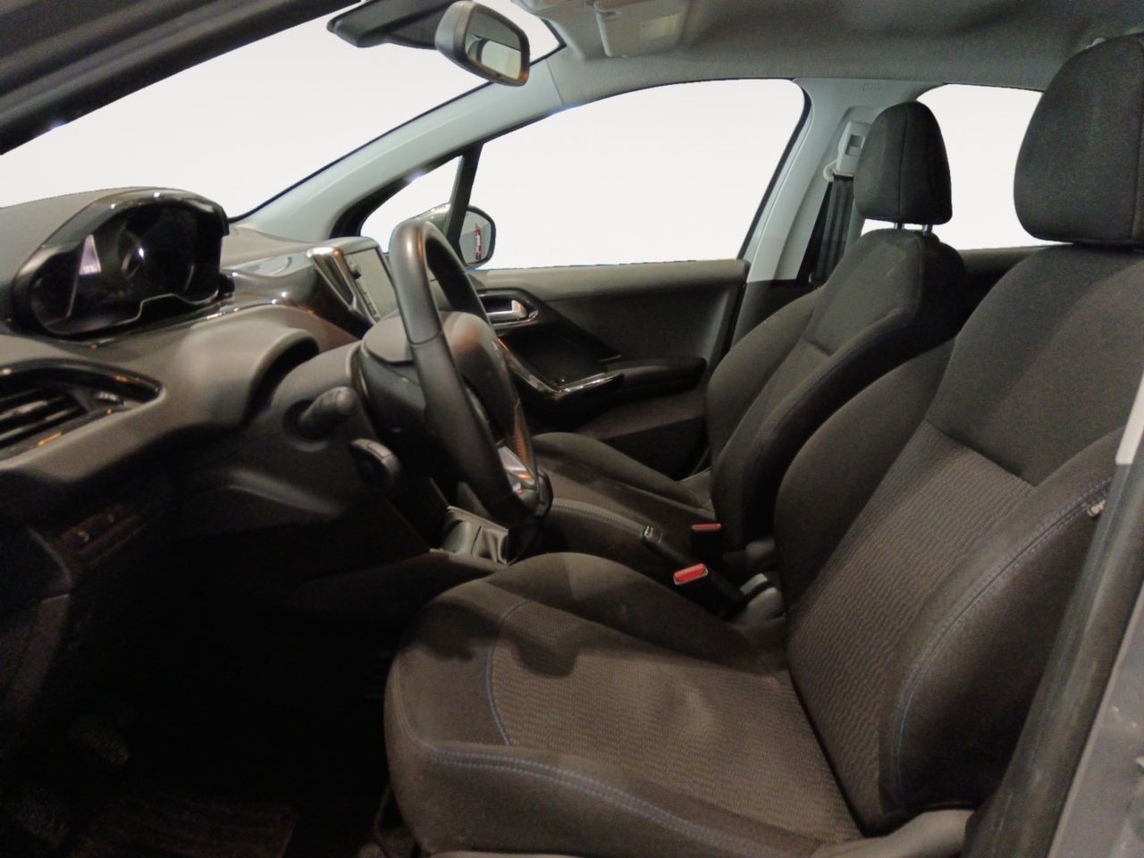 Peugeot 208 Signature - foto 9