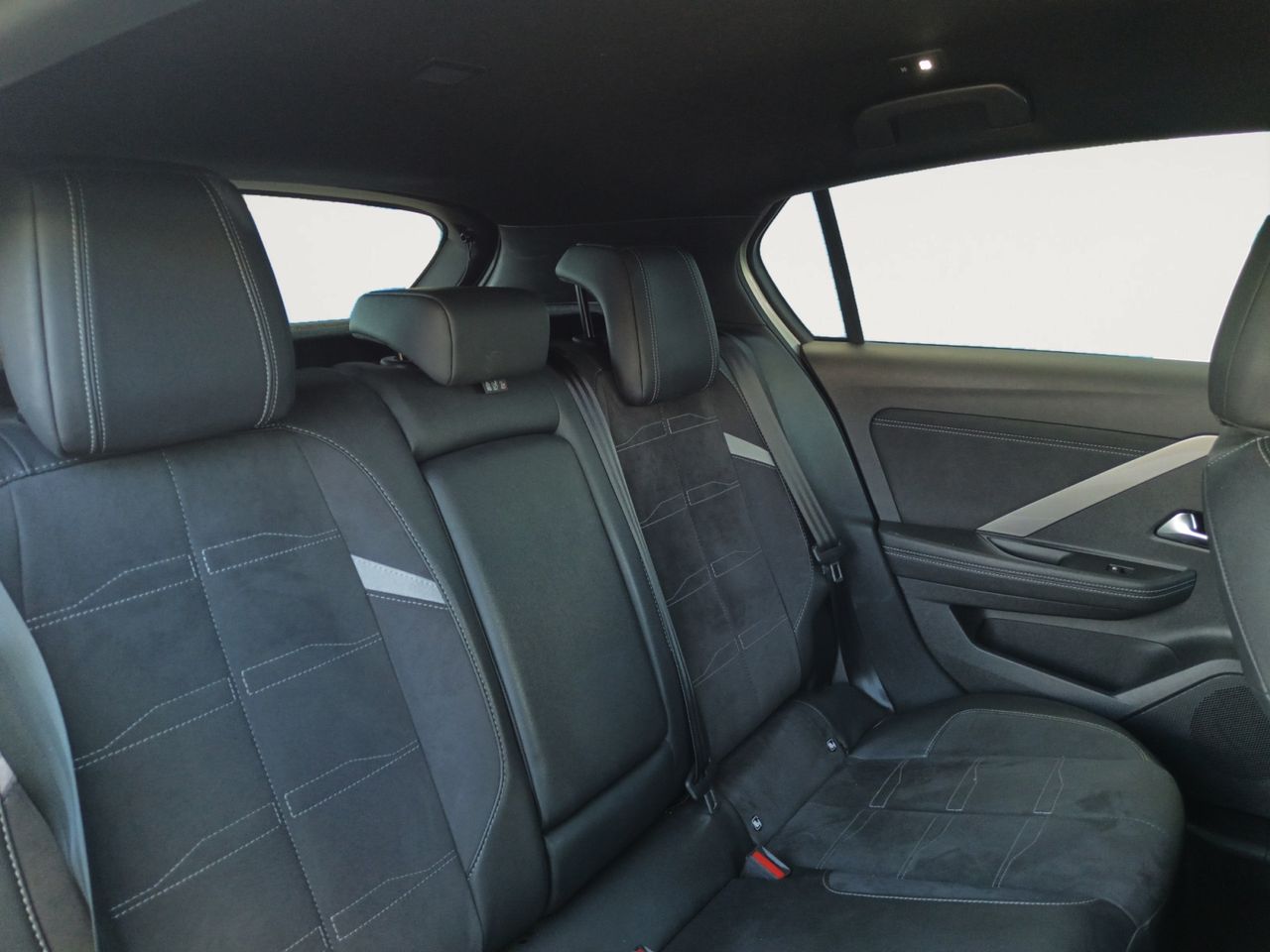 Opel Astra GS Line - foto 9