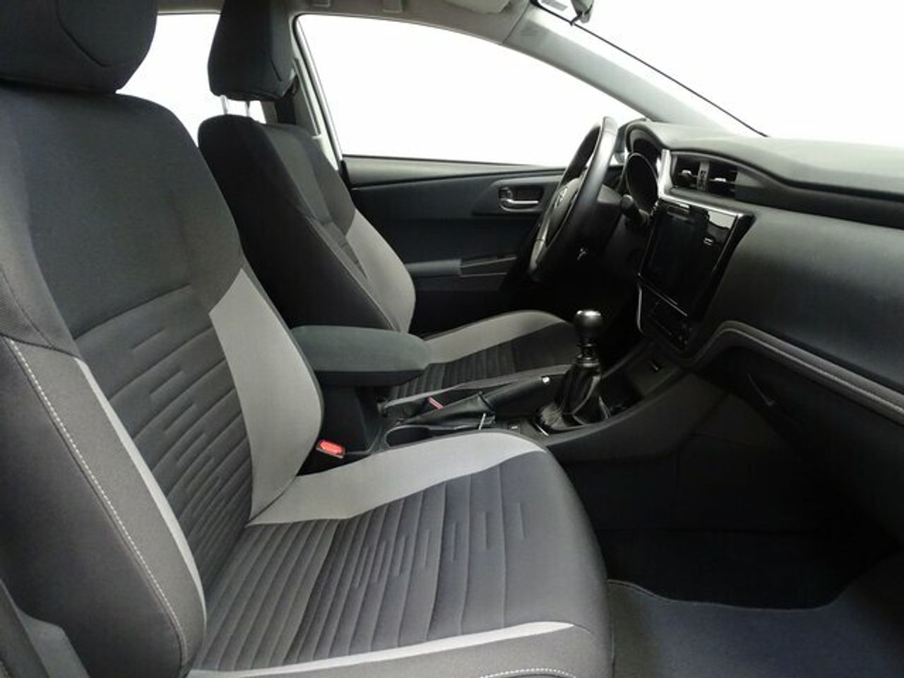 Toyota Auris 90D Active - foto 6