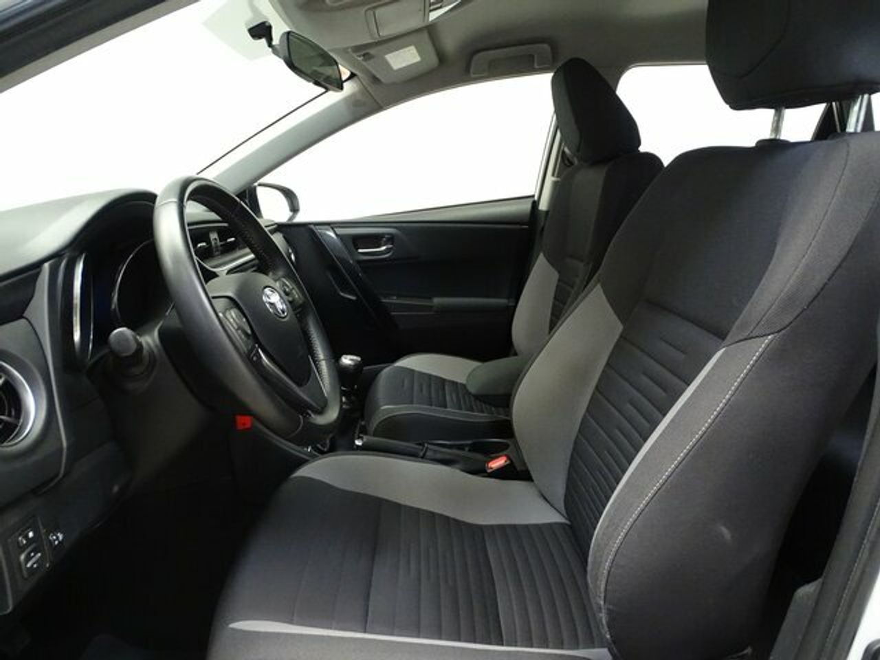 Toyota Auris 90D Active - foto 12