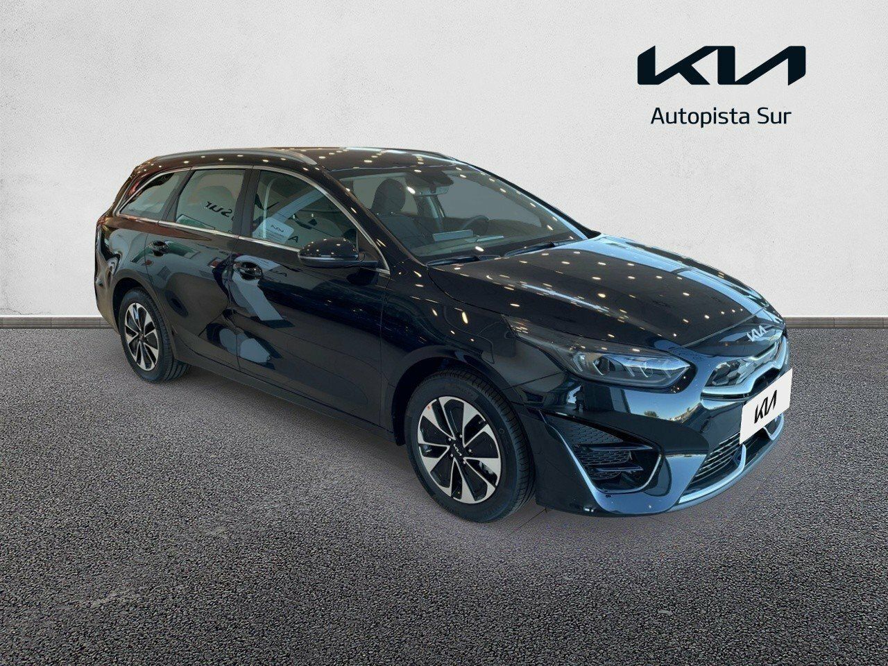 Coche hibrido con mbux  de segunda mano - kia ceed tourer 2024 /