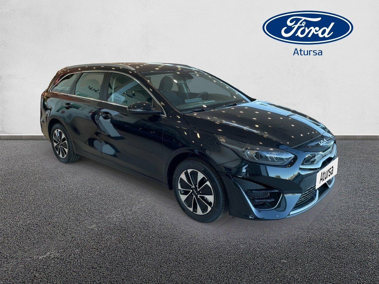Coche hibrido con mbux  de segunda mano - kia ceed tourer 2024 /
