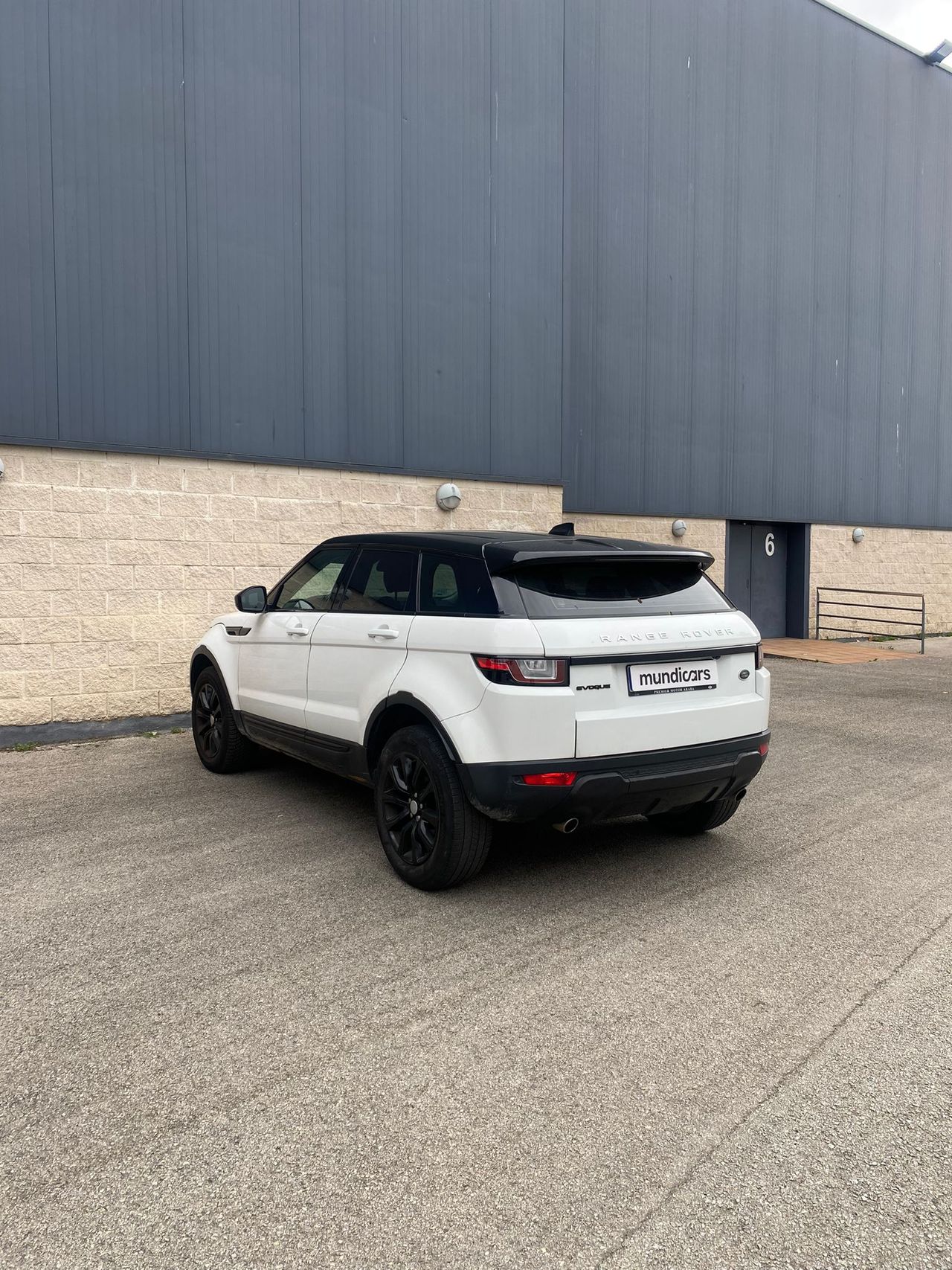 Land-Rover Range Rover Evoque 2.0L TD4 Diesel 110kW 4x4 SE Dynamic - Foto 8