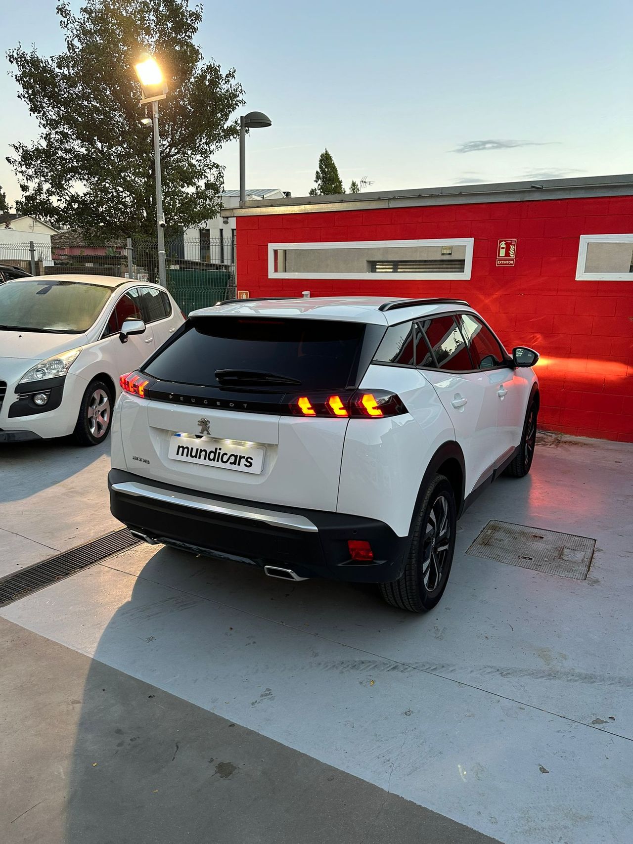 Peugeot 2008 Allure Pack Puretech 130 S&S EAT8 - Foto 14