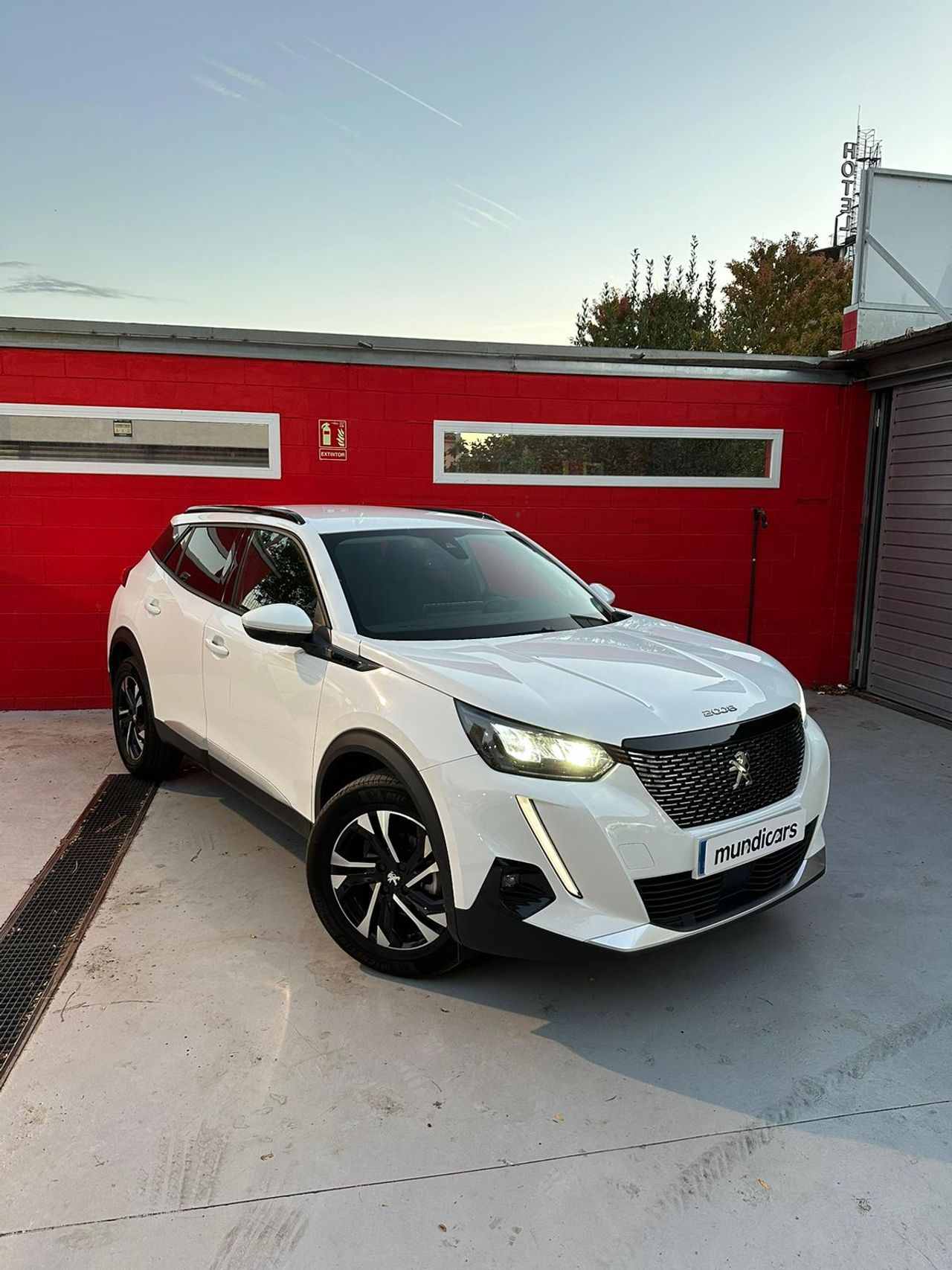 Peugeot 2008 Allure Pack Puretech 130 S&S EAT8 - Foto 5