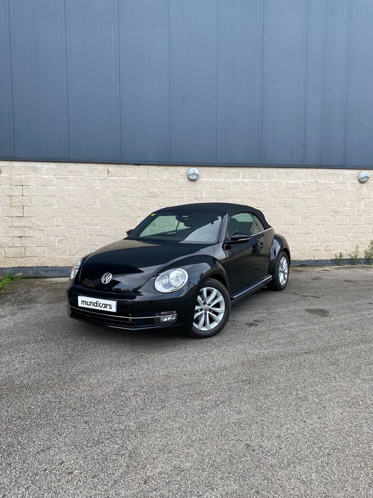 Volkswagen Beetle Cabrio Design 2.0 TDI 110CV BMT - Foto 8