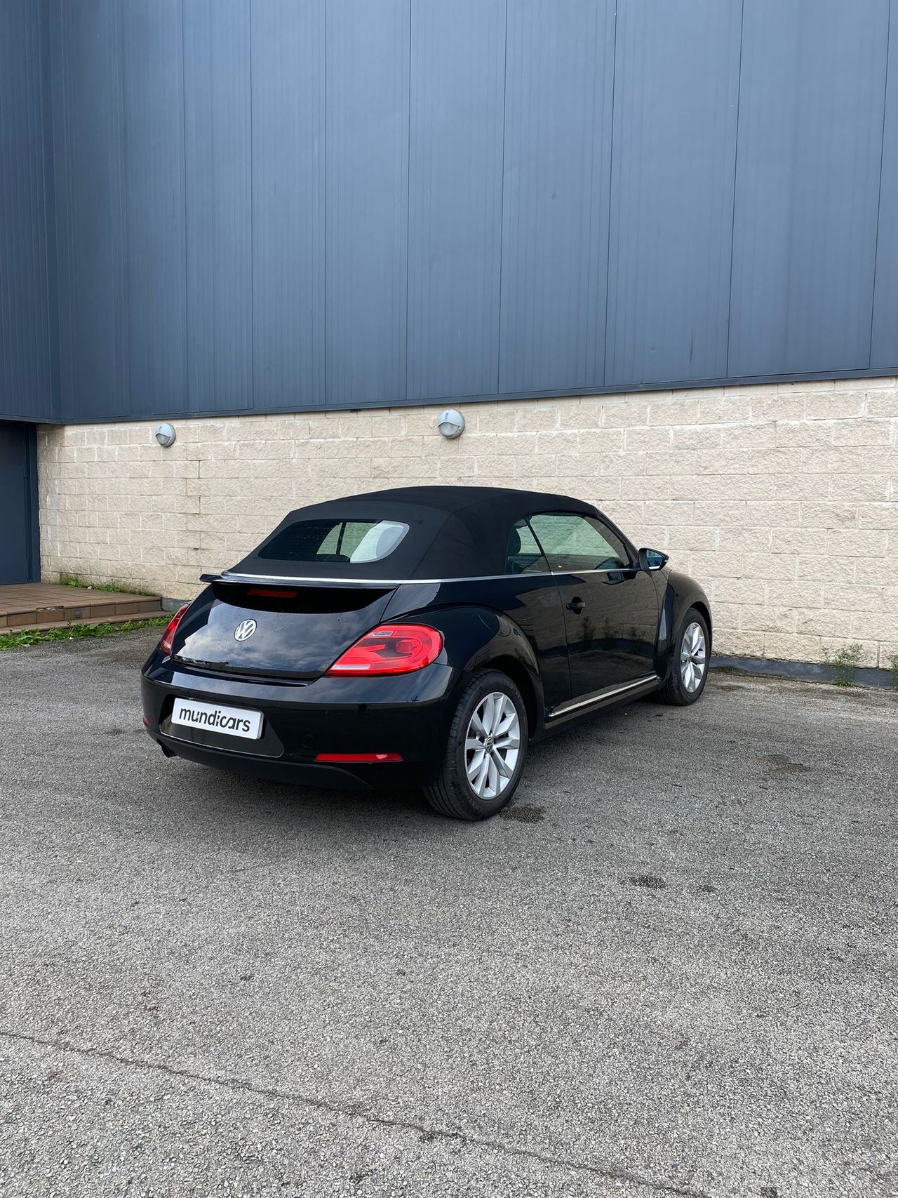 Volkswagen Beetle Cabrio Design 2.0 TDI 110CV BMT - Foto 9