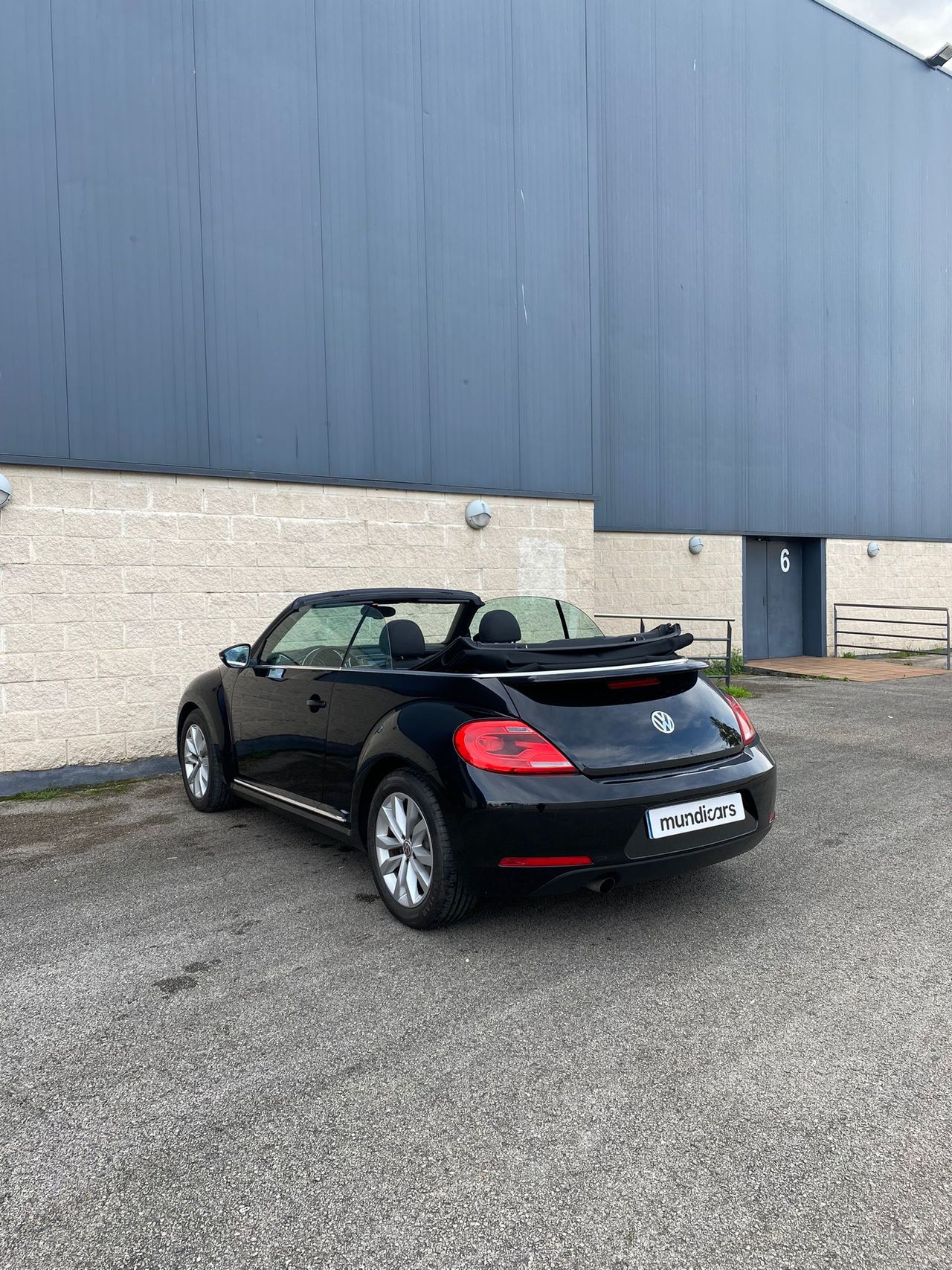 Volkswagen Beetle Cabrio Design 2.0 TDI 110CV BMT - Foto 13