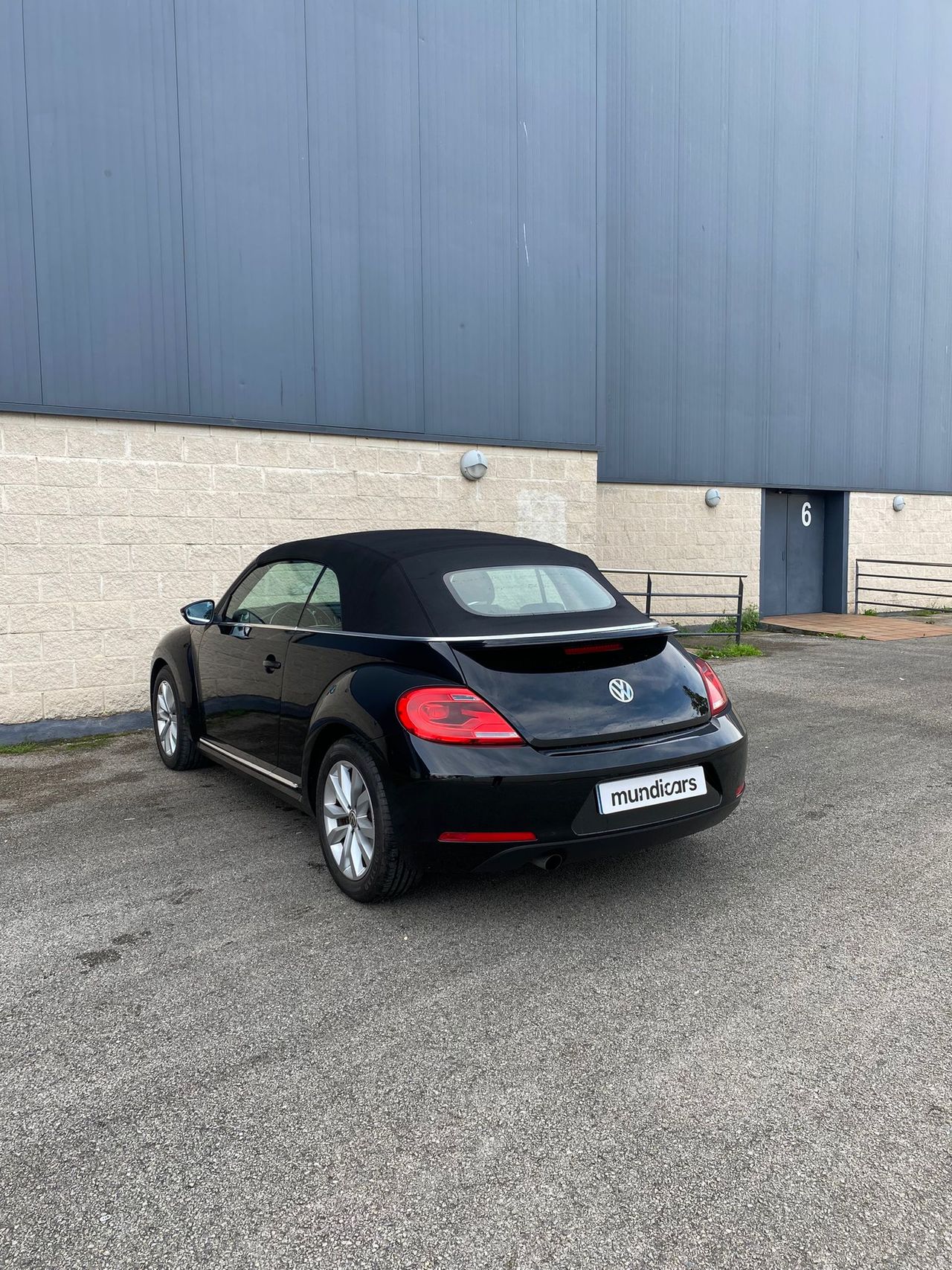 Volkswagen Beetle Cabrio Design 2.0 TDI 110CV BMT - Foto 12