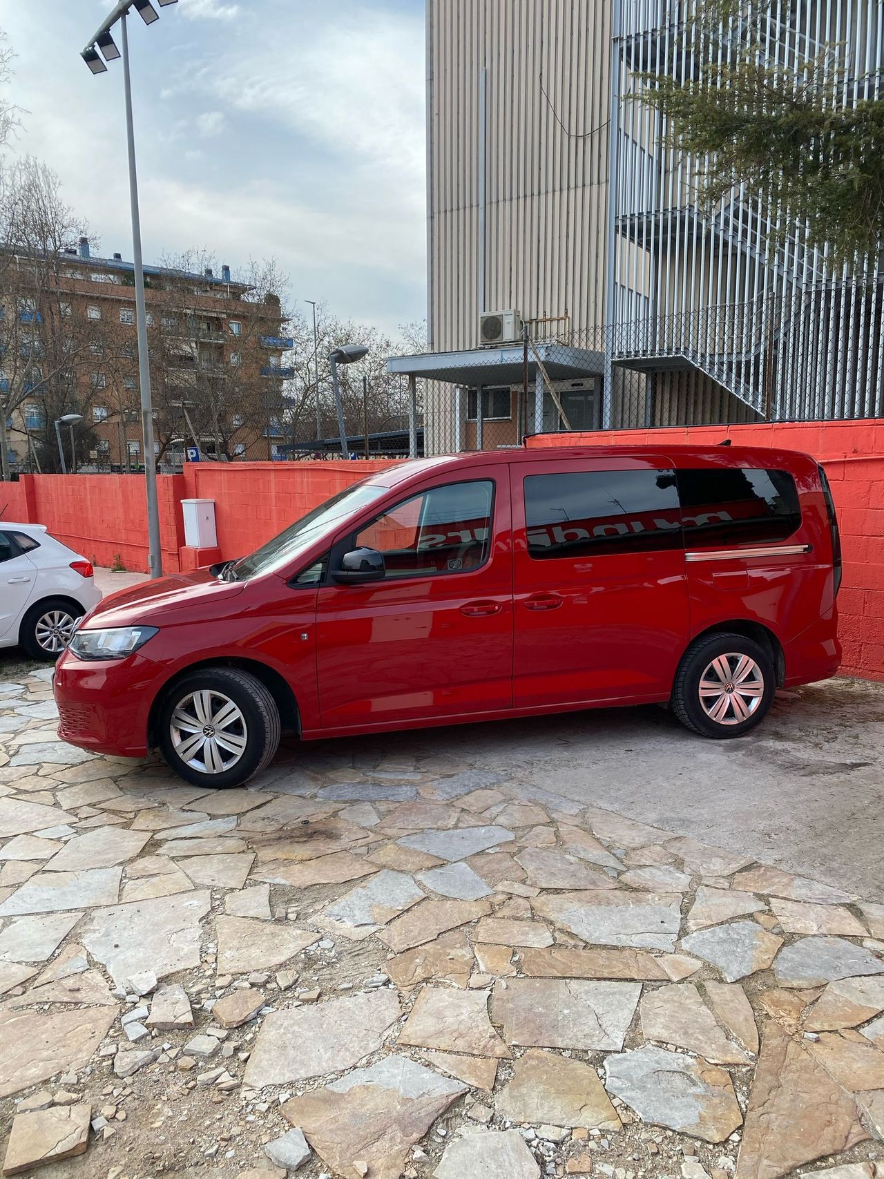 Volkswagen Caddy Maxi Origin 2.0 TDI 90kW (122CV) DSG - Foto 6