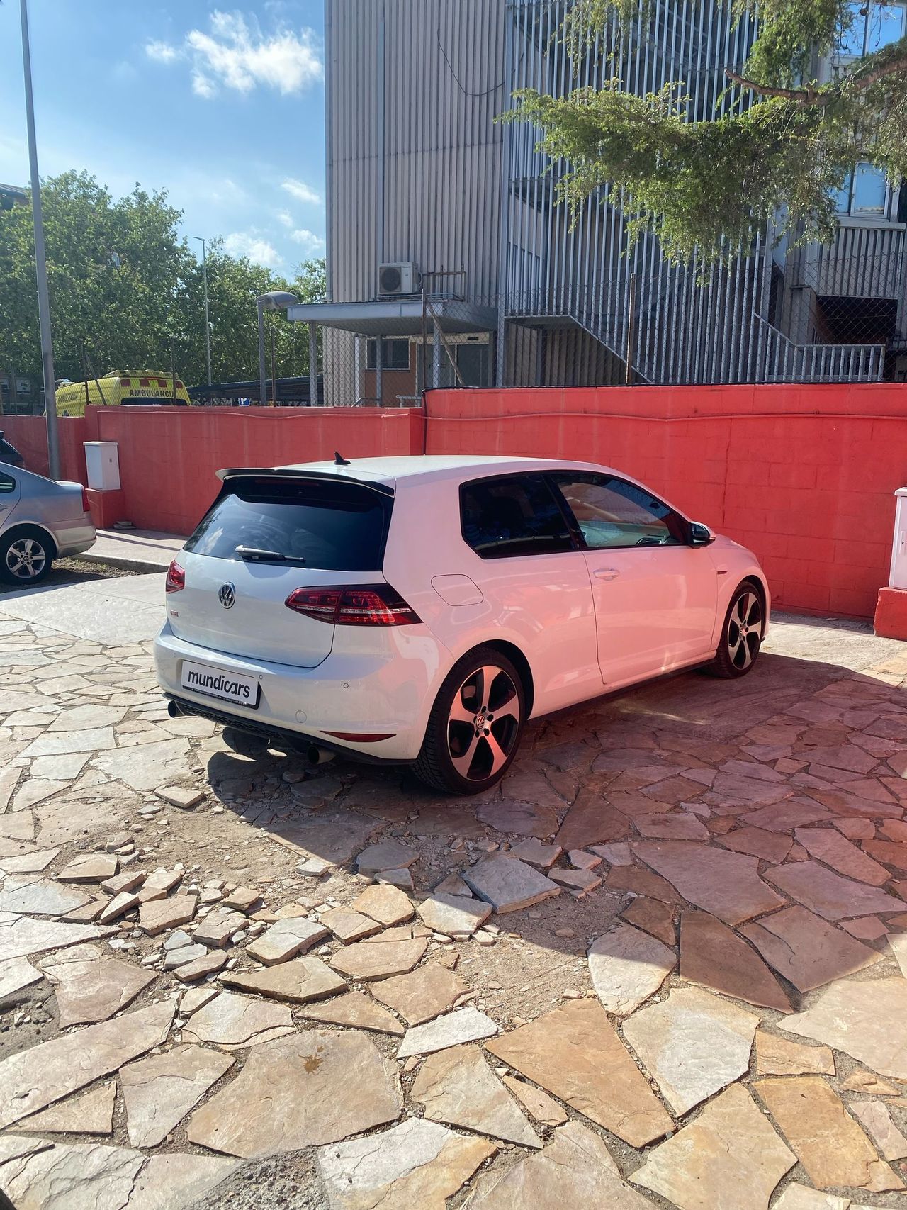 Volkswagen Golf GTI 2.0 TSI 220CV BMT - Foto 9
