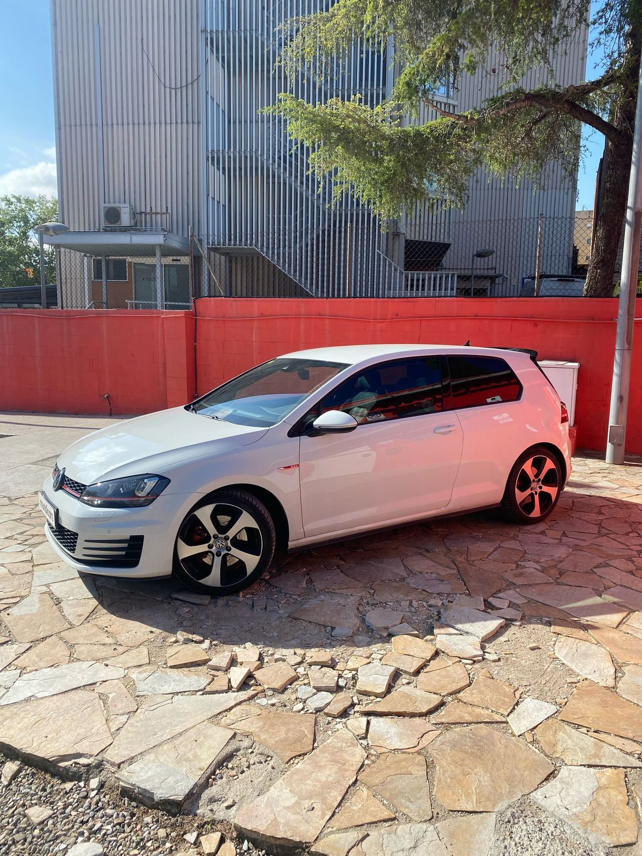 Volkswagen Golf GTI 2.0 TSI 220CV BMT - Foto 6