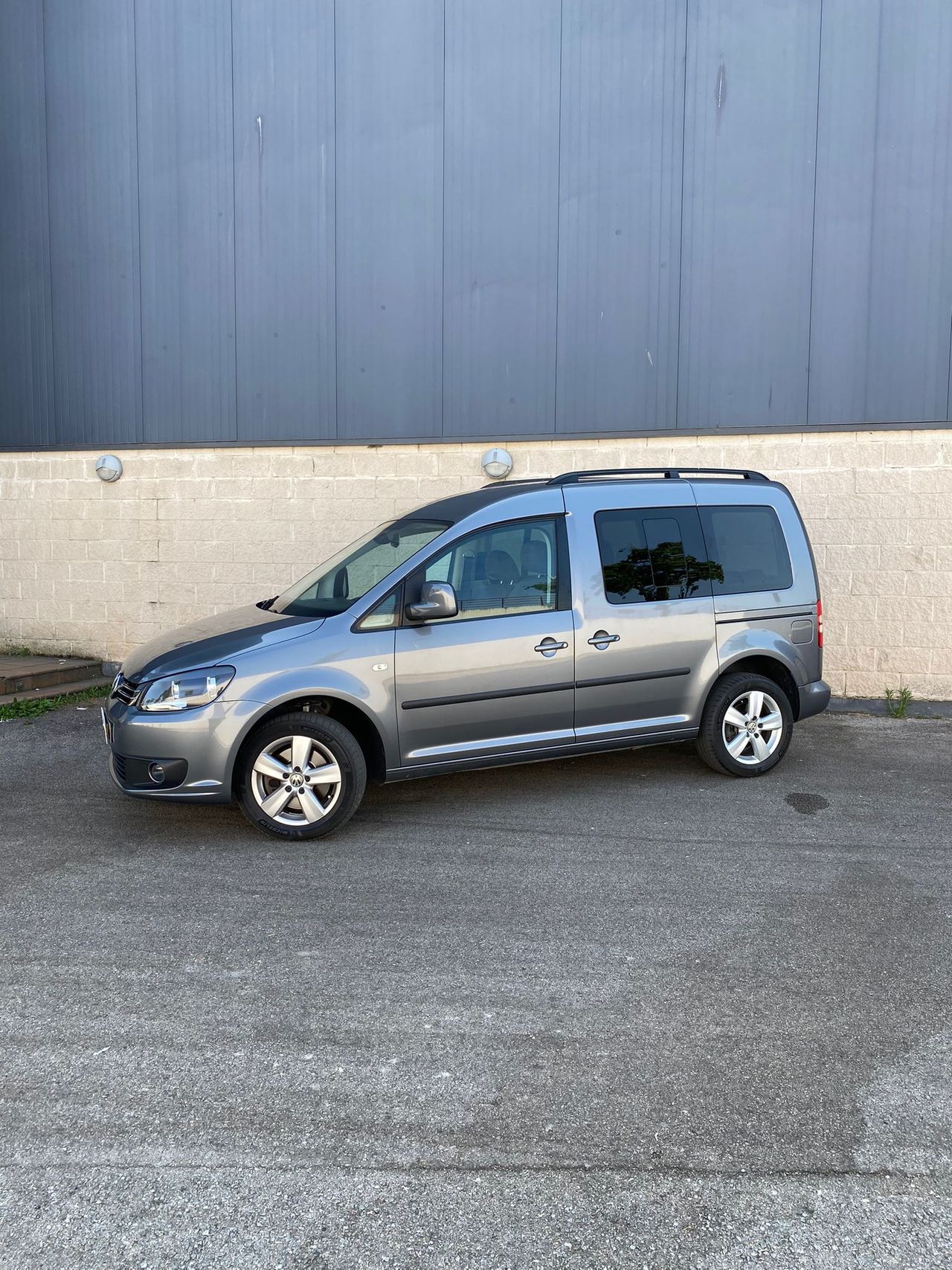 Volkswagen Caddy Comfortline 2.0 TDI 140cv 7pl - Foto 6