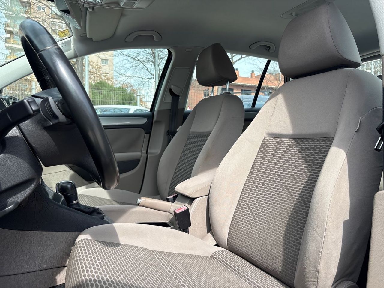 Volkswagen Golf 1.6 TDI 105 DSG Advance BMotion Tech - Foto 20