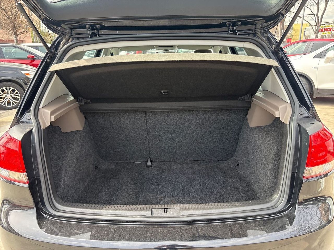 Volkswagen Golf 1.6 TDI 105 DSG Advance BMotion Tech - Foto 19