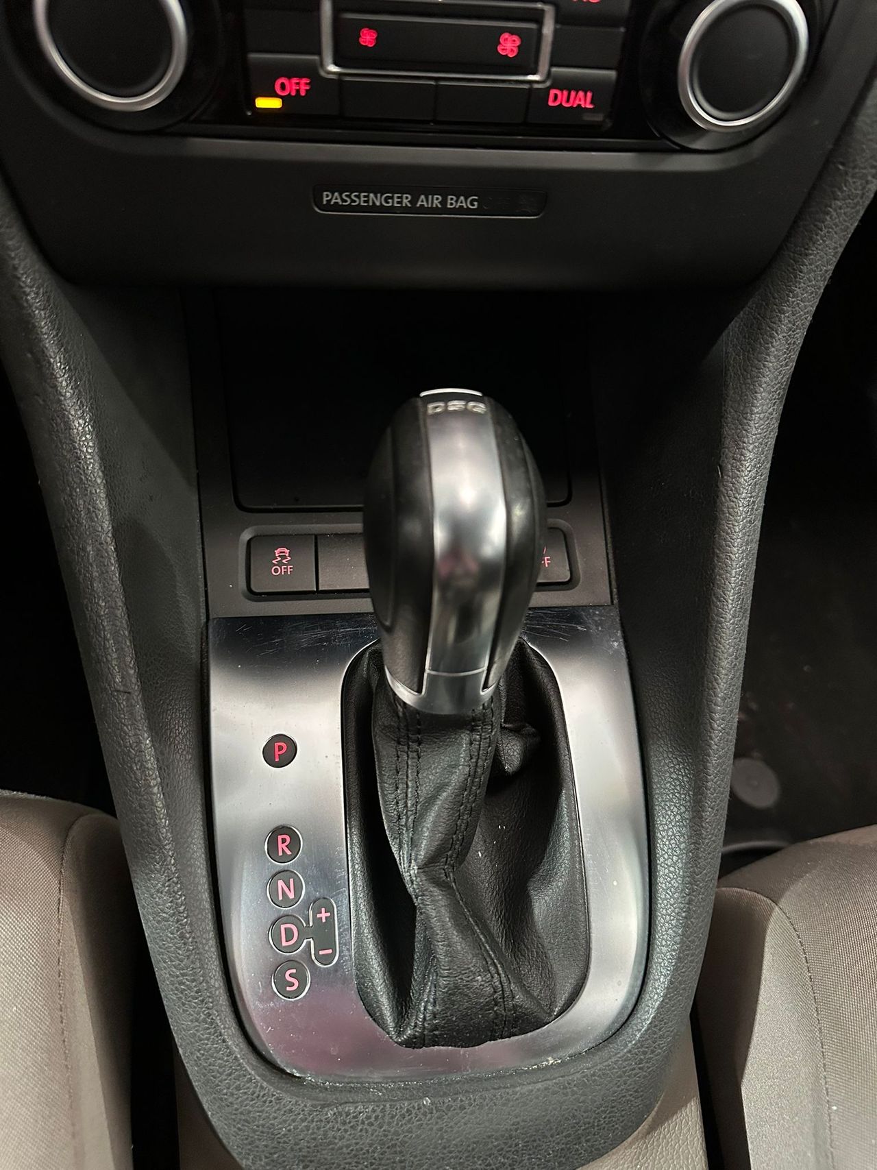 Volkswagen Golf 1.6 TDI 105 DSG Advance BMotion Tech - Foto 18