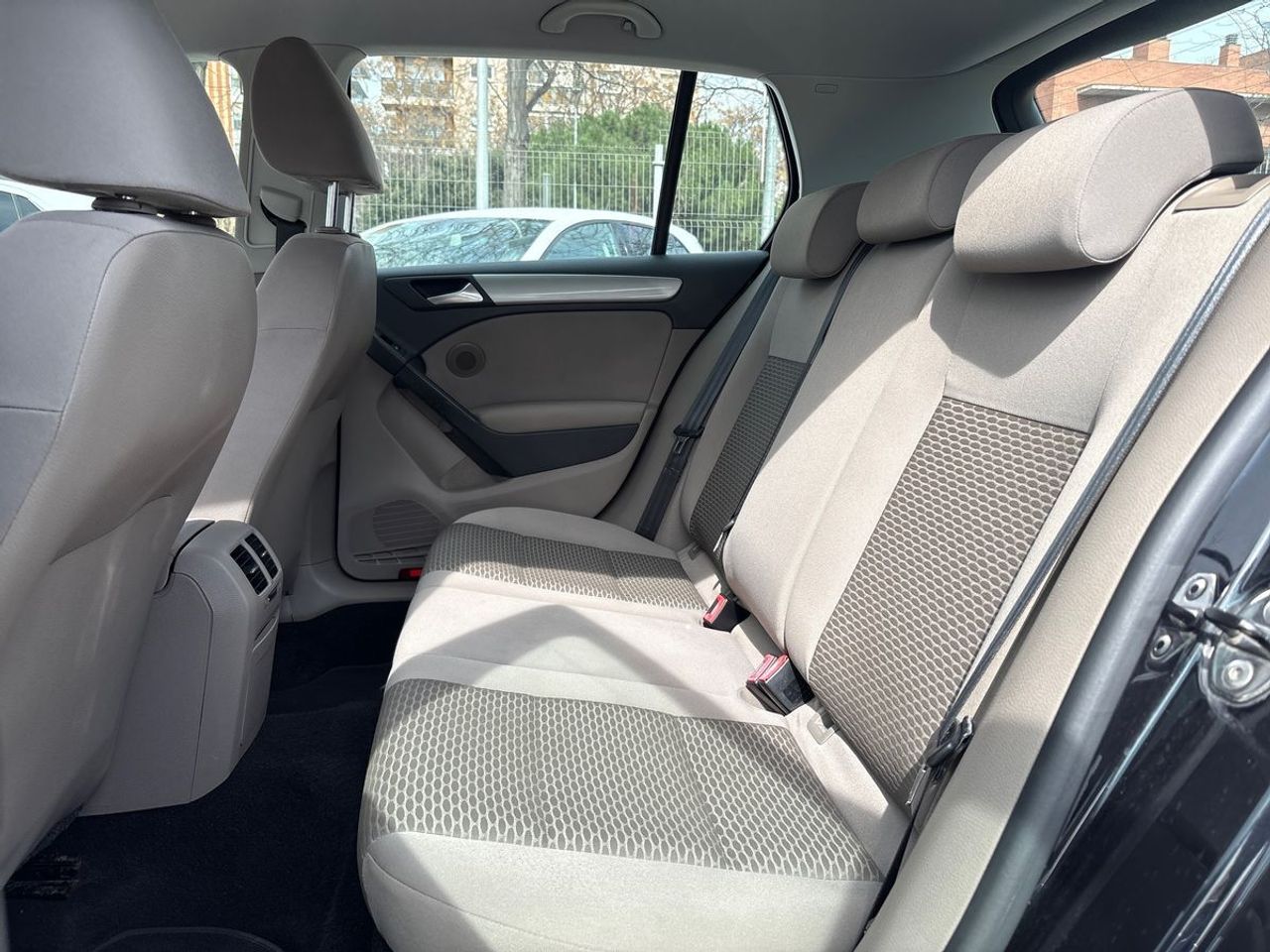 Volkswagen Golf 1.6 TDI 105 DSG Advance BMotion Tech - Foto 21